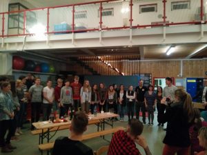 Harald Westrich dankt den Hilfstrainern auf der Weihnachtsfeier 2016